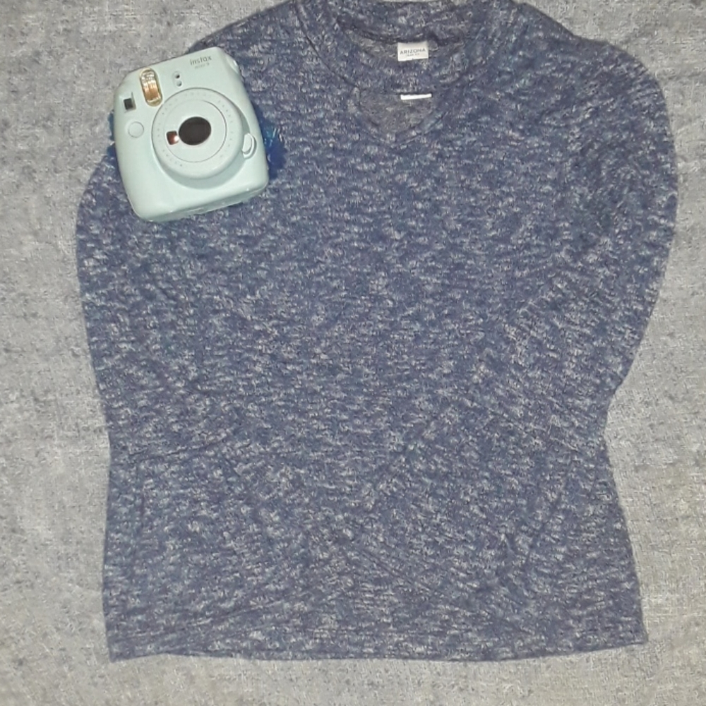Cute shirt ..........No rips or stains ...........